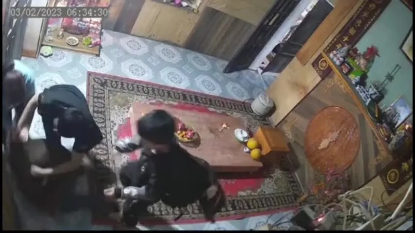 Preview for Thanh niên vào Chùa ăn trộm